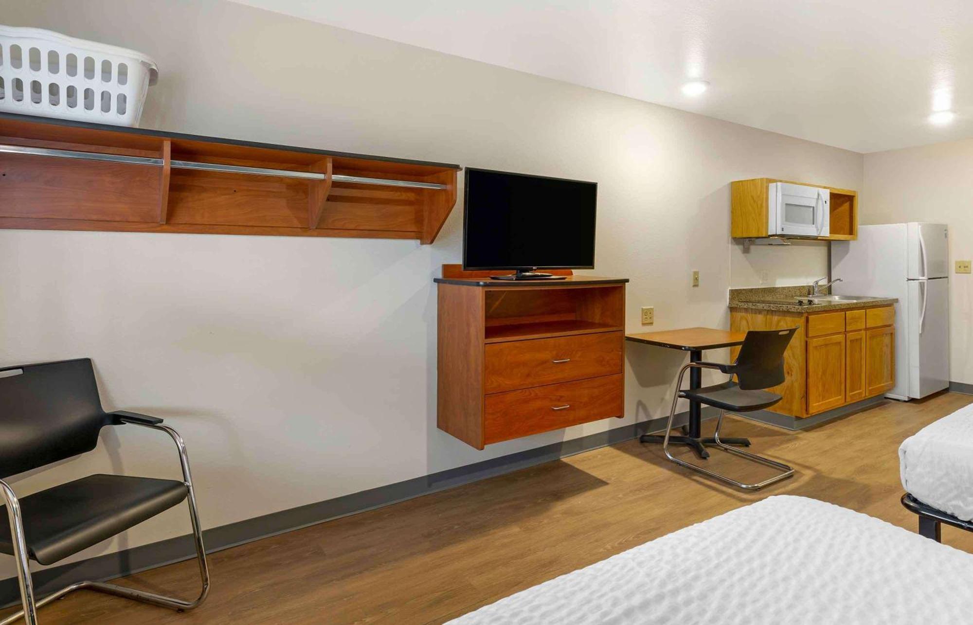 Extended Stay America Select Suites - Cleveland - Airport Exterior foto